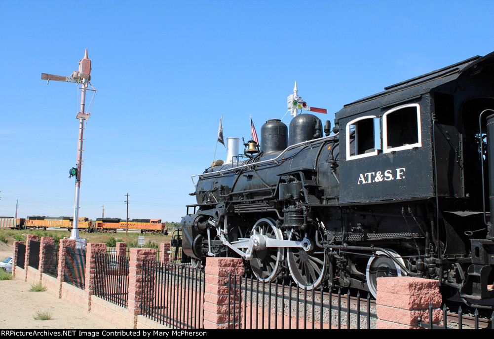 BNSF Passes Santa Fe